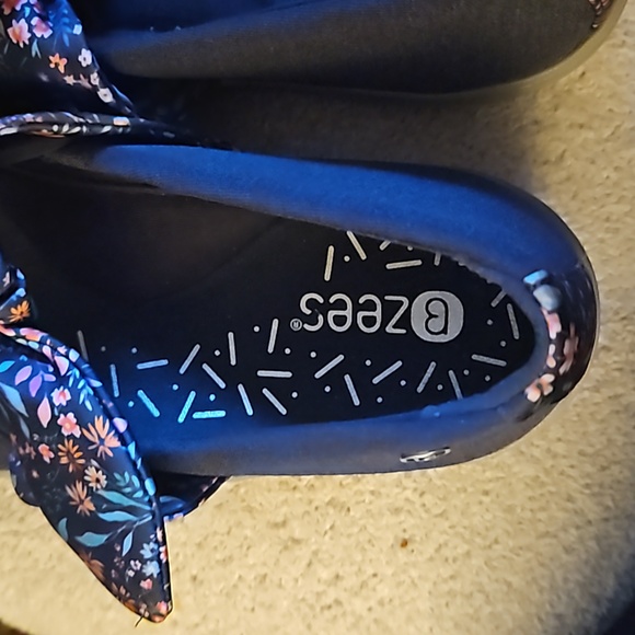 9 Bzees PLAYFUL Slip On Navy  Comfort Padded Insole Sneaker Shoe Multicolor Bow - Picture 5 of 7